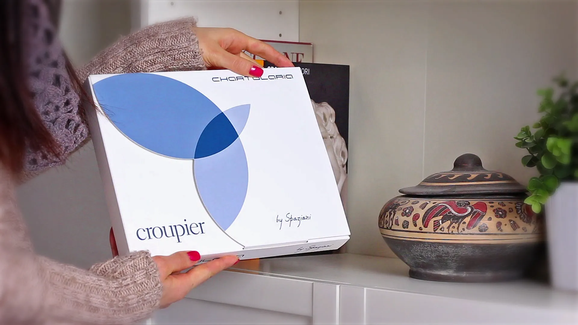 Chartularia Video aziendale presentazione catalogo di carte goffrate